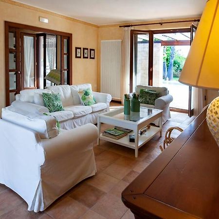 Spaziosa Villa Con Piscina E Giardino, Polignano A Mare Exterior foto