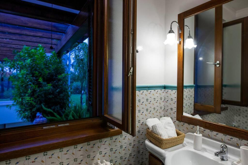 Spaziosa Villa Con Piscina E Giardino, Polignano A Mare Exterior foto