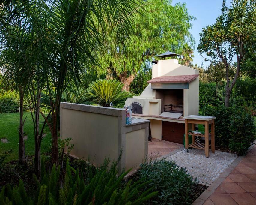 Spaziosa Villa Con Piscina E Giardino, Polignano A Mare Exterior foto